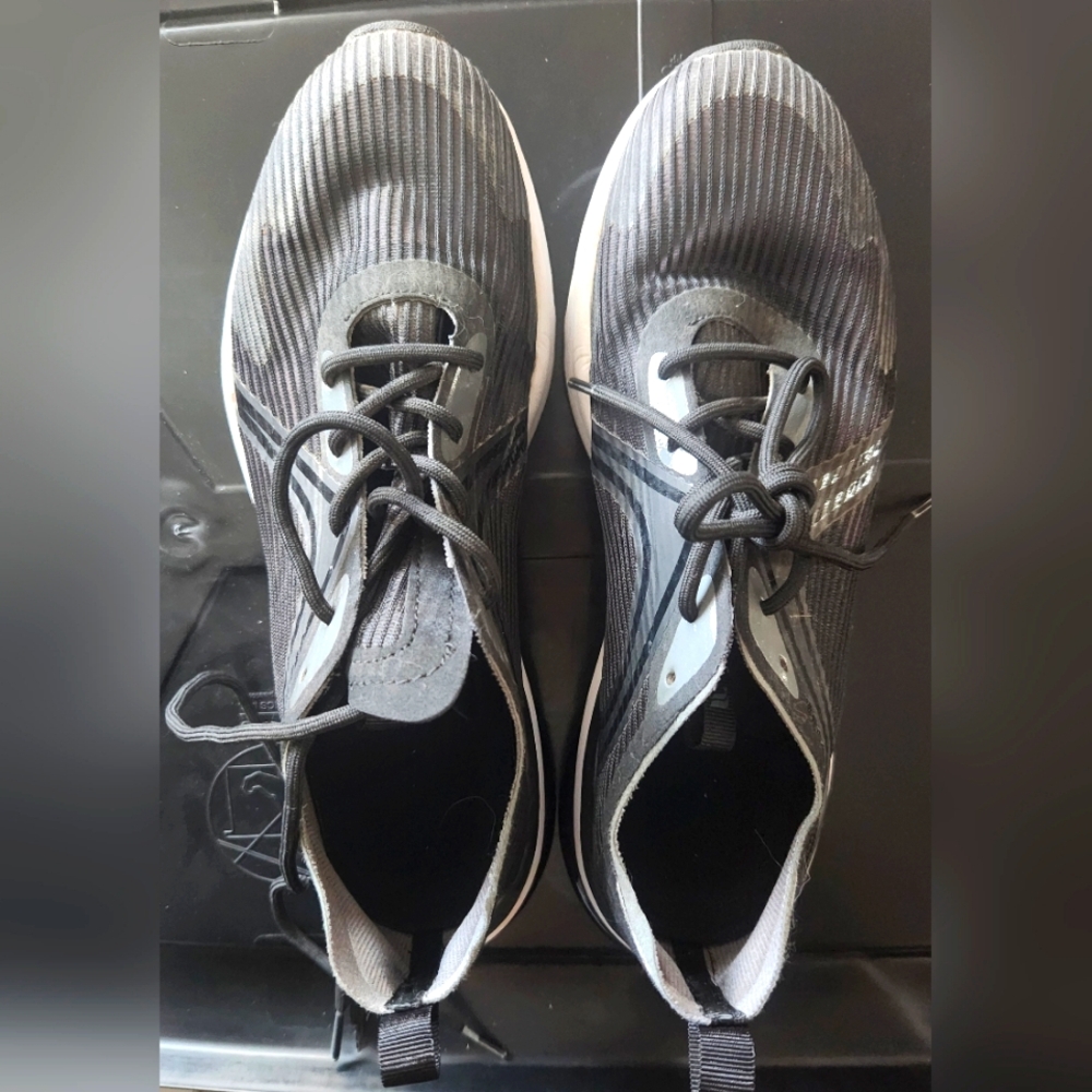 Womens fabletics walking shoes